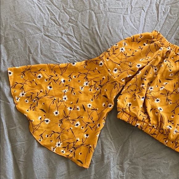 flowy off the shoulders top - Picture 2 of 3